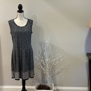 Max Studio Black and White Sleeveless Patterned Fit-and-Flare Midi Dress